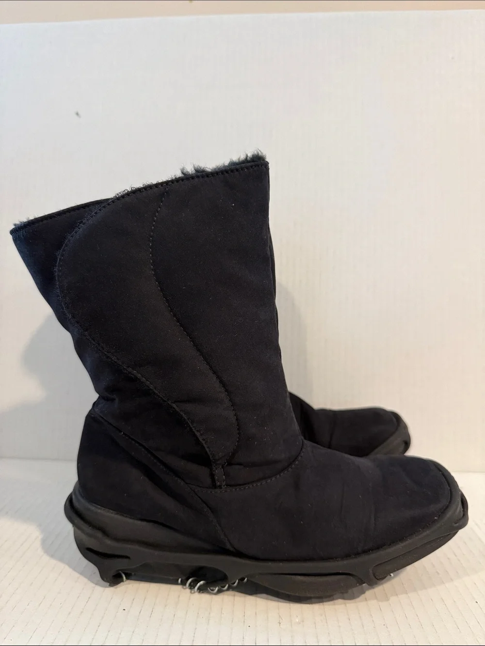 Toe Warmers Canada Black Winter Mid-Calf Boots with Traction Cleats (sz 7)